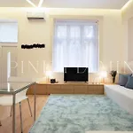 Modern Loft-Style Apartment - Pink Flamingo