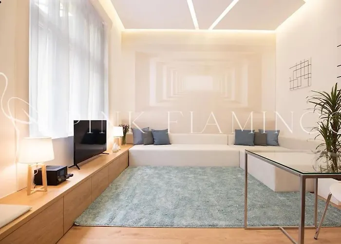 Modern Loft-Style Apartment - Pink Flamingo
