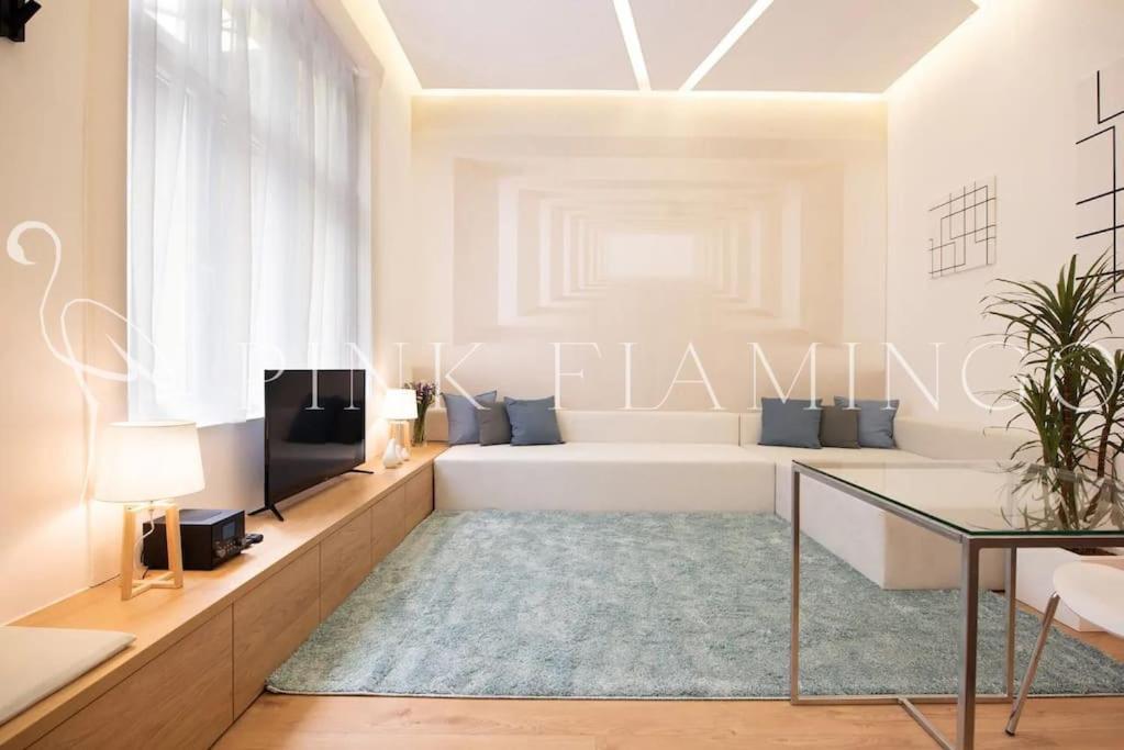 Modern Loft-style - Pink Flamingo * Budapest