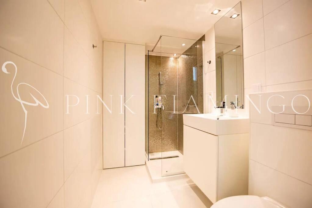 Apartment Modern Loft-style - Pink Flamingo