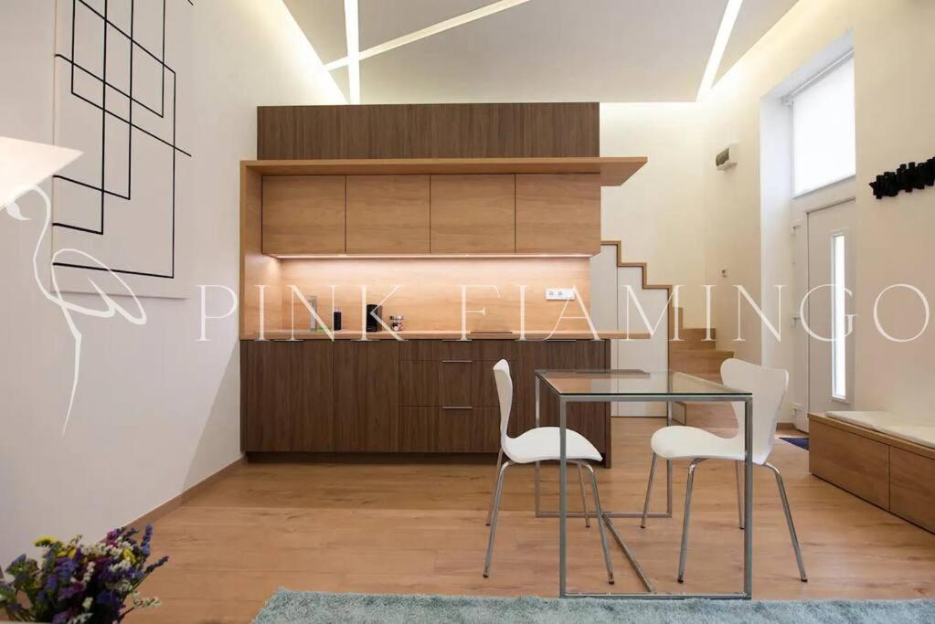 Lejlighed Modern Loft-style - Pink Flamingo *