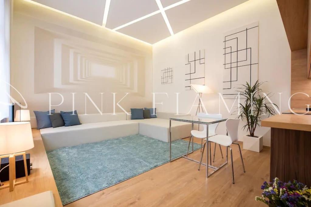 Modern Loft-style - Pink Flamingo Apartment